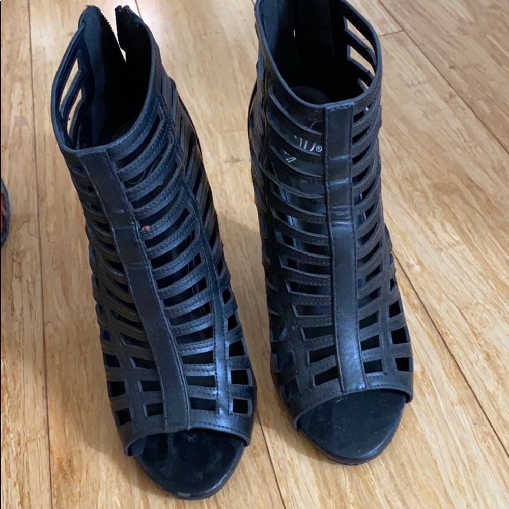Black sandal heels
